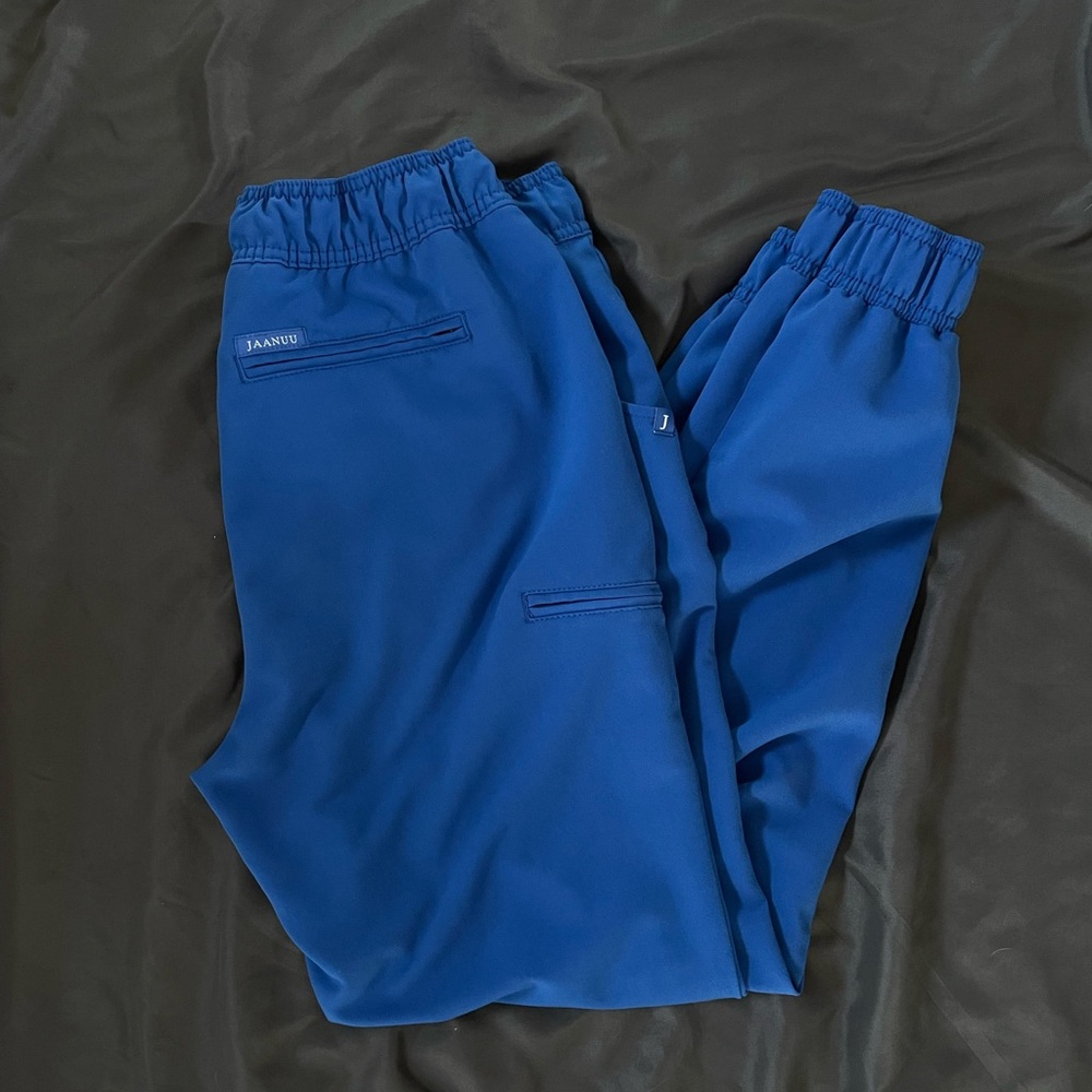 Jaanuu scrub joggers